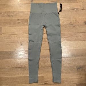 NWT — SET Active SCULPTFLEX Rain Ribbed Leggings